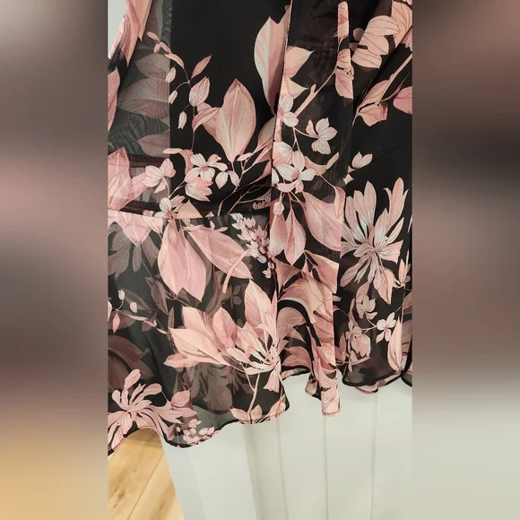 Connected Apparel Pink and Black Sleeveless V-Neck Midi Dress - Picture 3 of 5